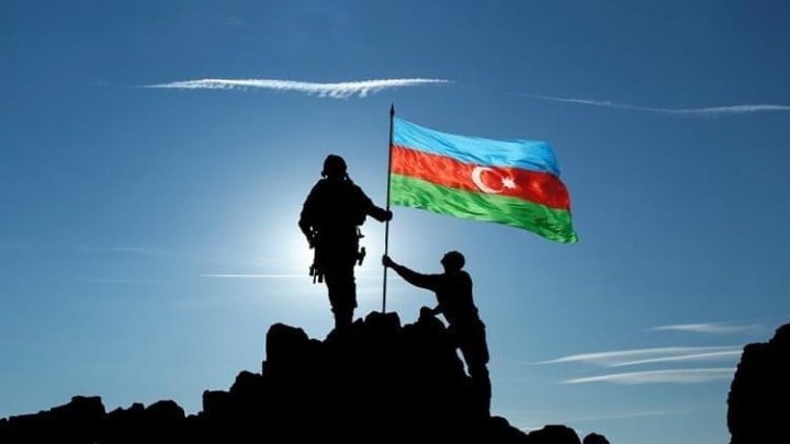 Bayrağa hörmətsizlik edən şəxslə bağlı araşdırma başladı - VİDEO